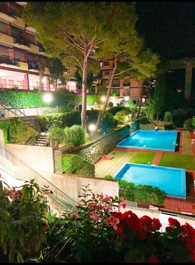 Camera Privata Nell'Appartamento In Zona Residenziale Con 2 Piscine 라팔로 외부 사진